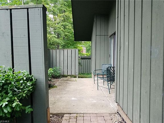 3rd image of 677 Fairington Dr