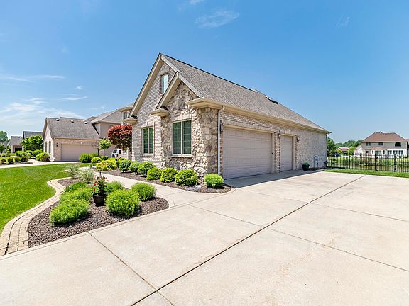 4th image of 930 Stonebridge Dr
