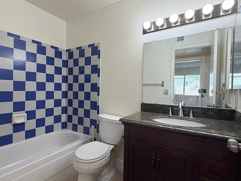 1559 E Whitten St — Photo 17