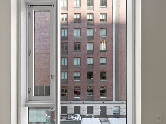 5th image of 505-513 W 43rd St #4T