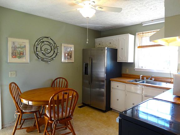 5th image of 111 Glen Oak Ct W