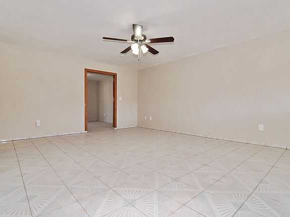 4th image of 1808 N 66th Dr