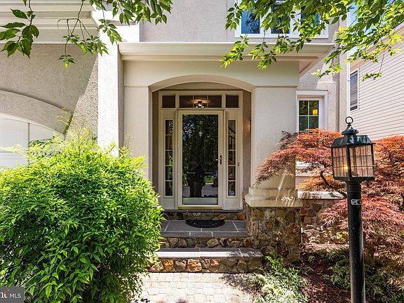 4th image of 2907 Langholm Pl