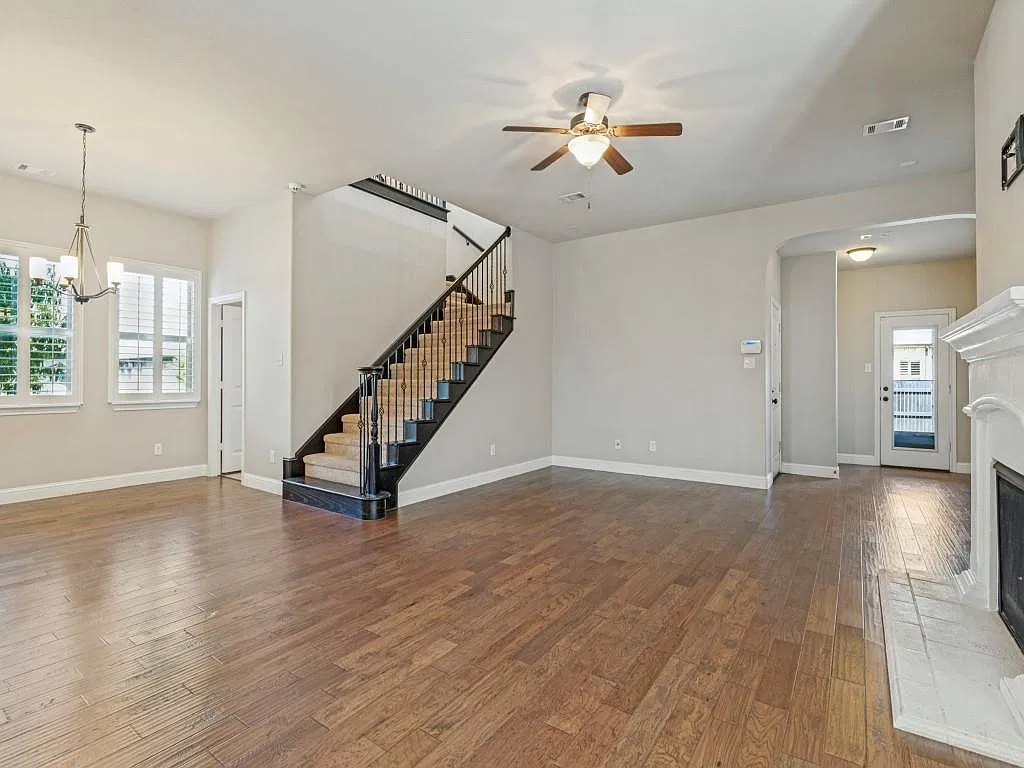 3 bed, 2624 sqft, $2,850 — Photo 2