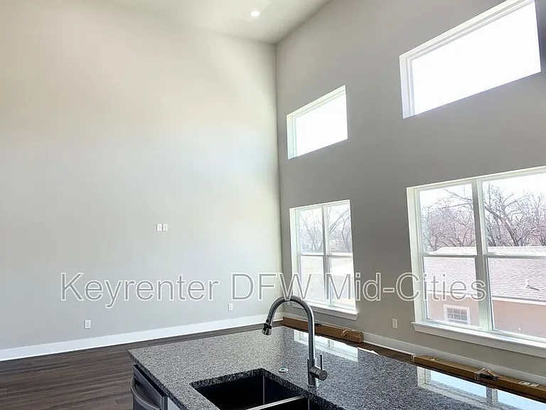 1431 Pearson St — Photo 24