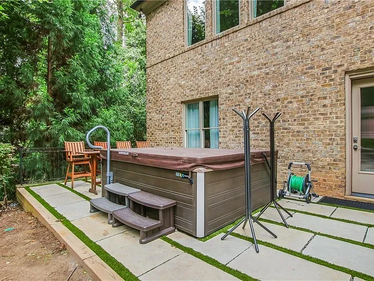5265 Peachtree Dunwoody Rd — Photo 46