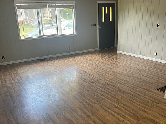 5th image of 221 Center St