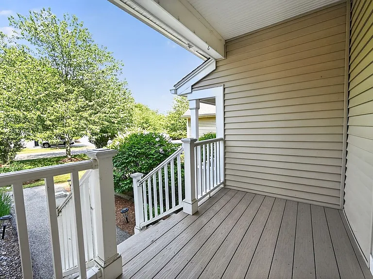 6 Whitman Ln — Photo 3