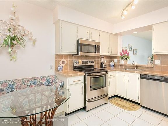 3rd image of 2208 S Cypress Bend Dr APT 506
