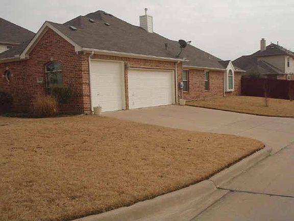 2nd image of 1613 Chateau Ln