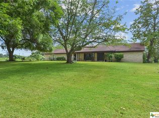 2035 S Magnolia Ave, Luling, TX 78648