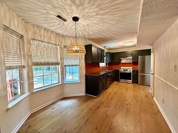 5th image of 11809 Lansbury Ct