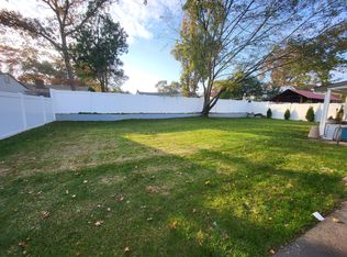 208 Hilltop Dr, Brentwood, NY 11717