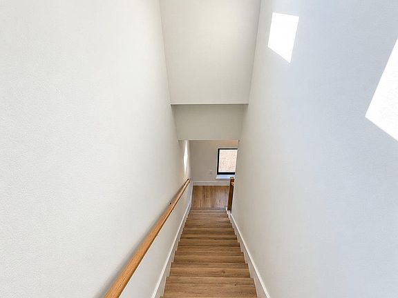 4th image of 605 E 55th St #4