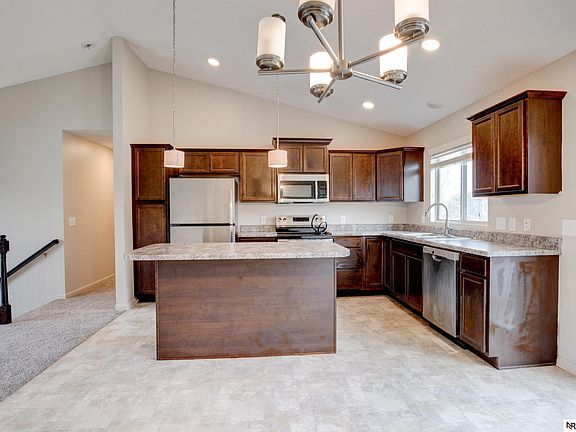 5th image of 8538 King St