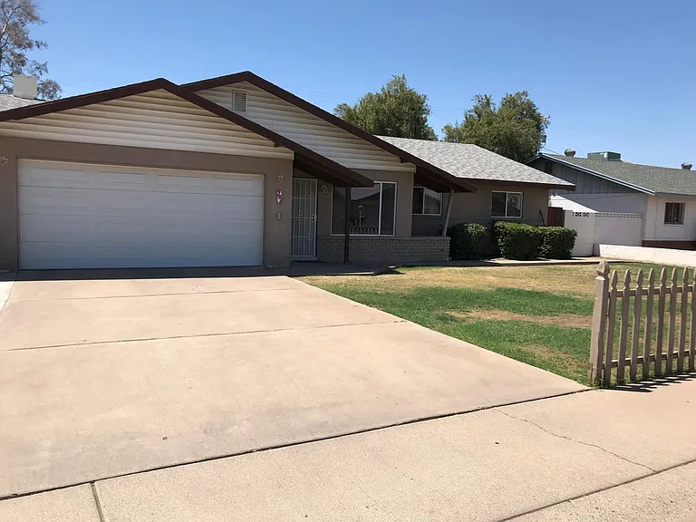 27 E Balboa Dr — Photo 1
