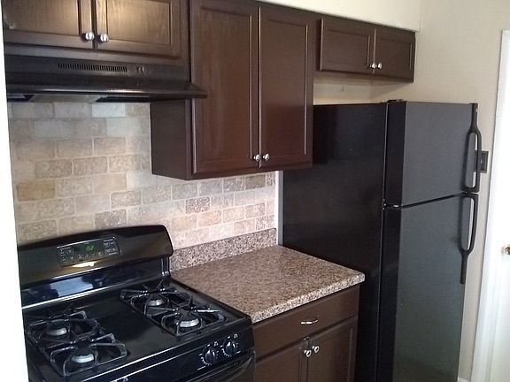 3rd image of 5118 Edgemoor St