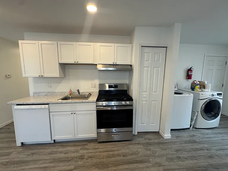 560 E Kalama Ave — Photo 4