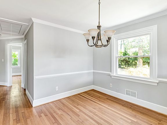 4th image of 8807 Turnbull Ave