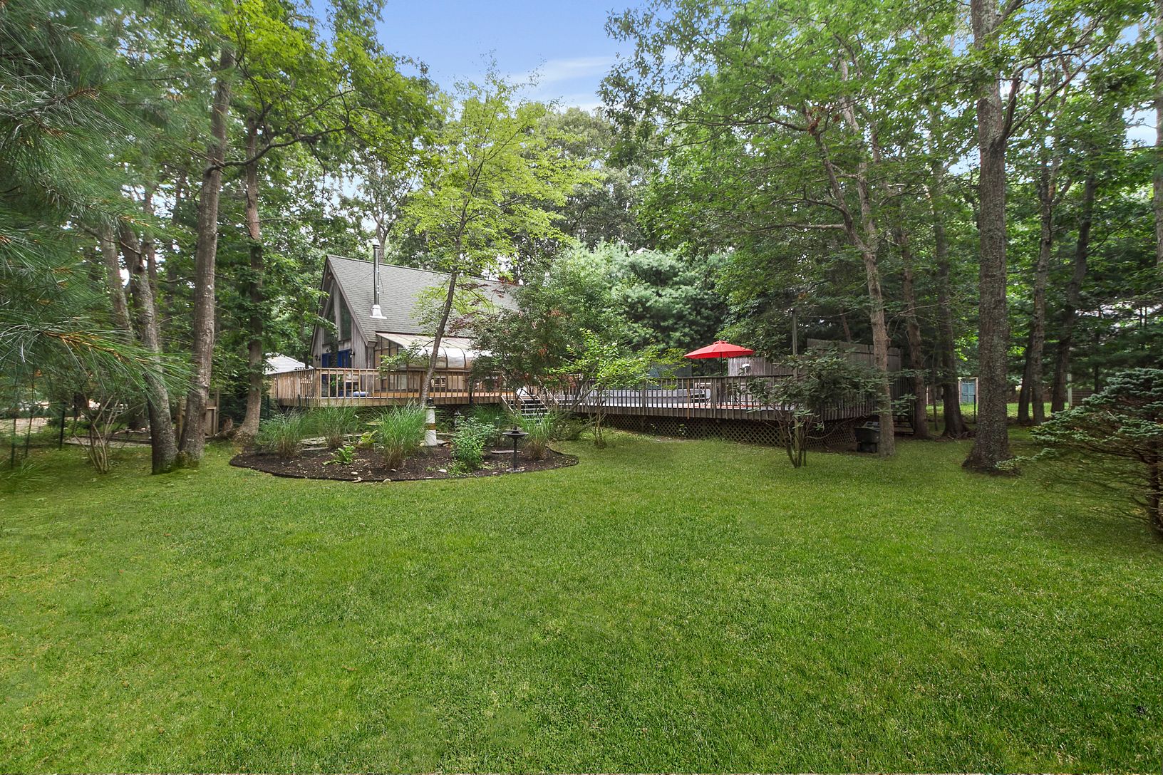  Large Back Yard With Room For Pool