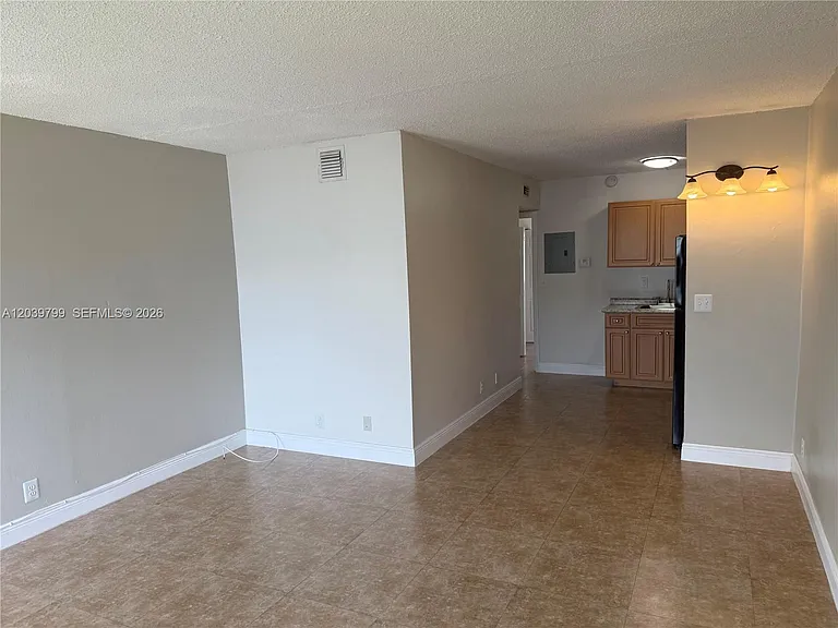 715 NE 2nd Ave #204 — Photo 6