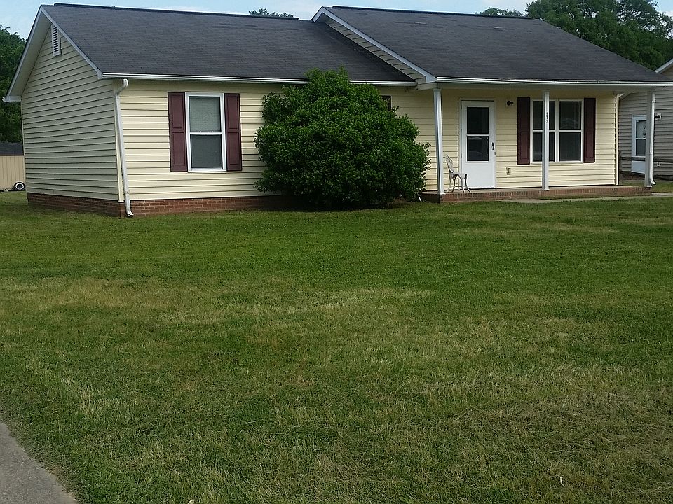 beautiful clean home,nice yard