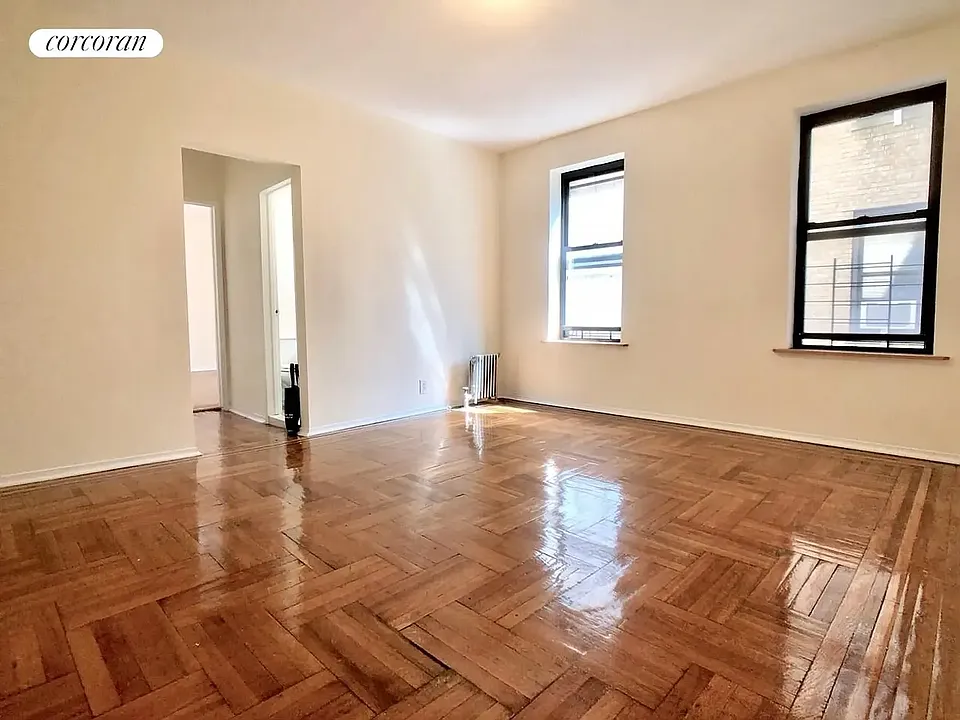 560 Isham St #3J