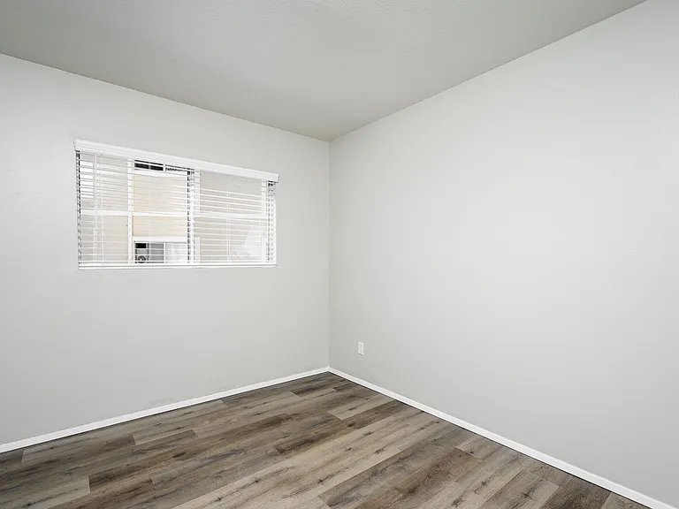 Shadow Glen Apartments IMMEDIATE MOVE INS — Photo 9