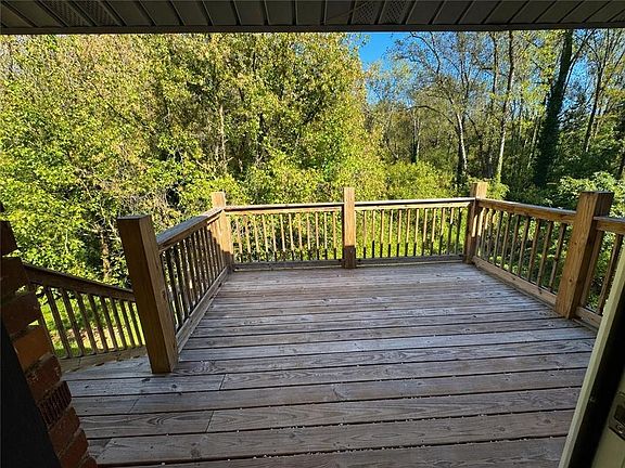 5th image of 995 Fleetwood Cir SW