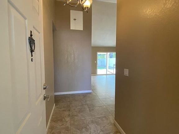 3rd image of 607 W Rosemonte Dr
