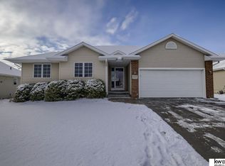 21323 Flagstone Dr, Gretna, NE 68028