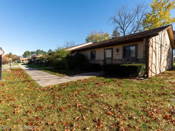 2241 N Milford Rd, Highland, MI 48357