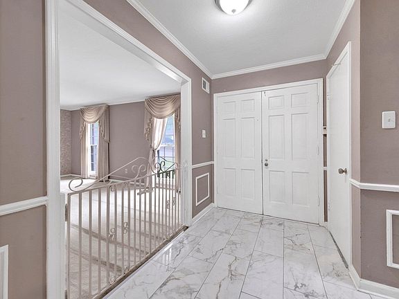 4th image of 5075 Oak Meadow Ave