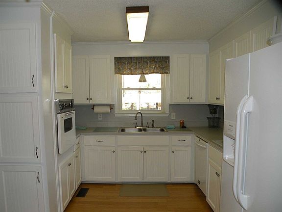 5th image of 8009 Trailwood Ln