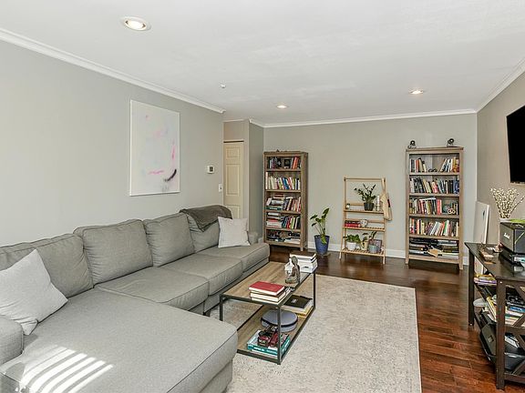 5th image of 398 Clubhouse Ct #398