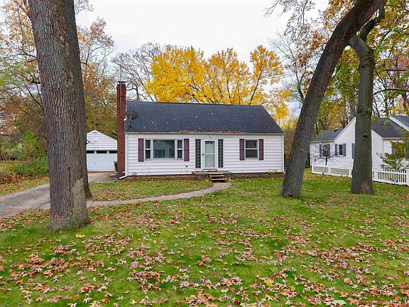 2nd image of 3410 Oakcrest Dr