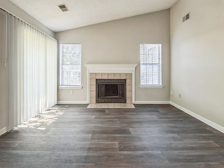 Magnolia Terrace — Photo 14