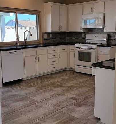 3rd image of 1216 Burgundy Dr