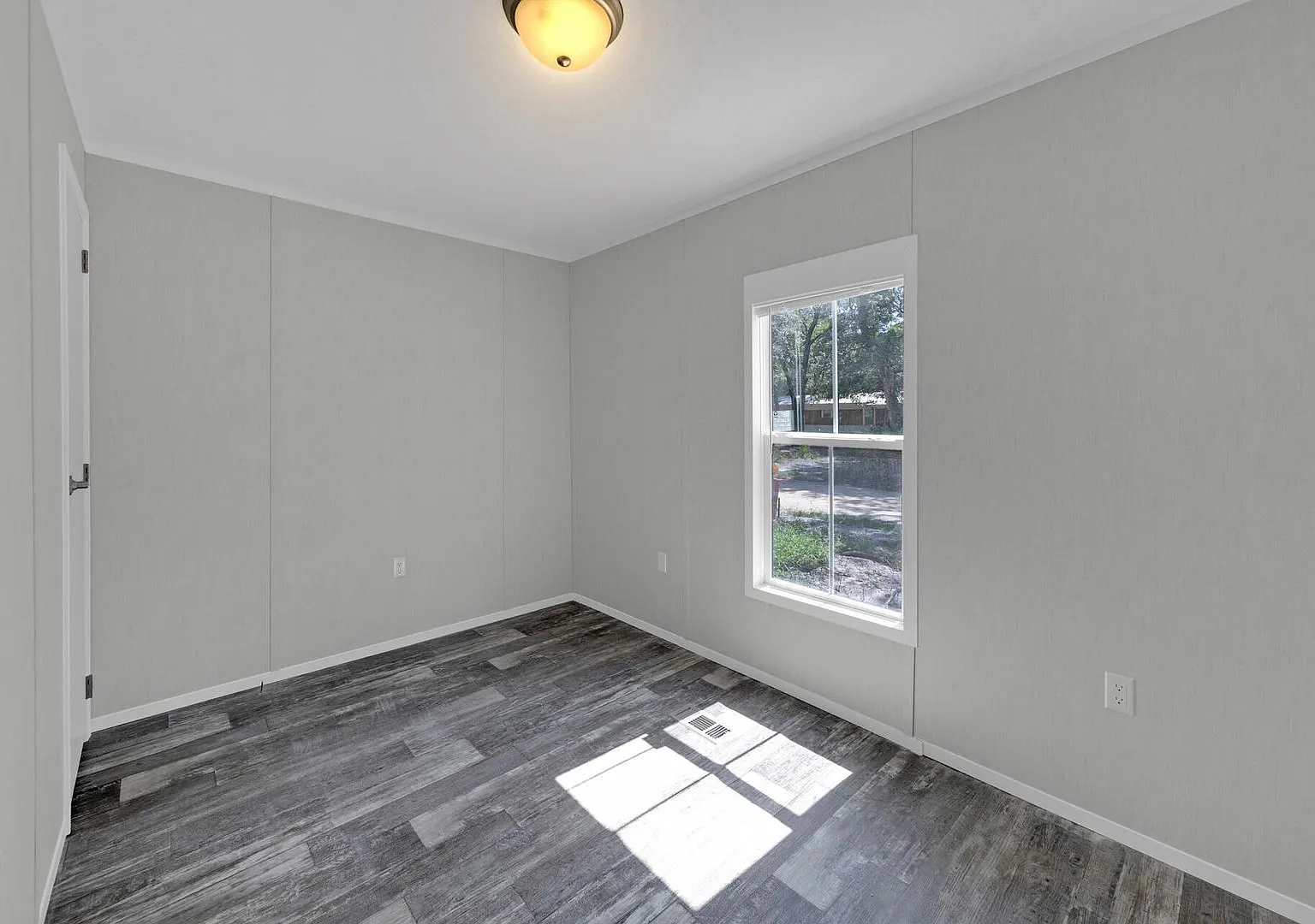 Luxury 3 Bedroom/ 2 Bath Mobile Home — Photo 3
