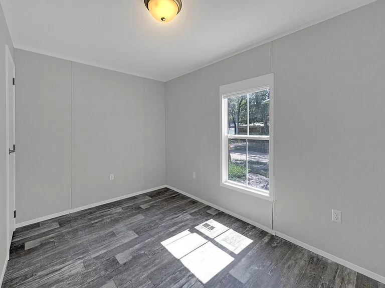 241 E Laurel Ln — Photo 14
