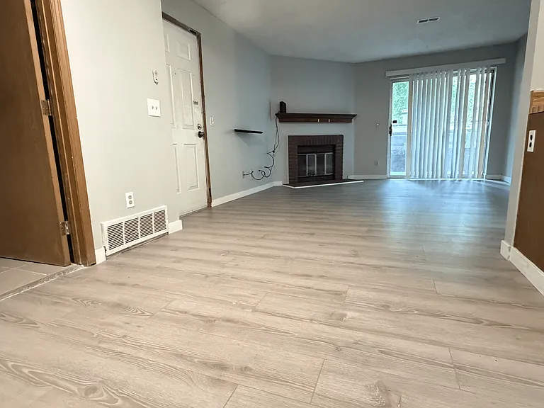 1074 S Dearborn St — Photo 8