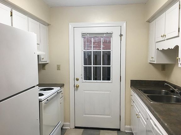3rd image of 415 Saddle Creek Dr
