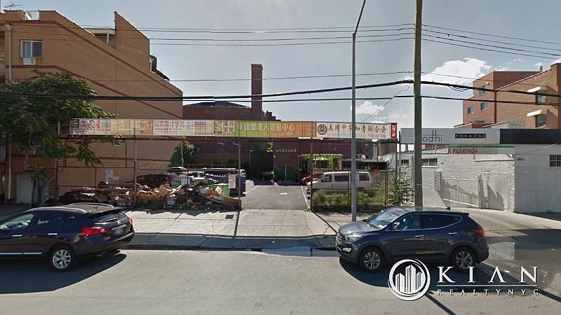 2nd image of 13525 Northern Blvd