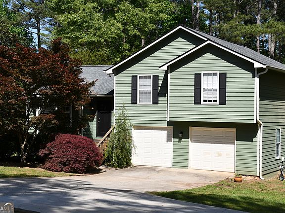 3rd image of 629 Locust Rd