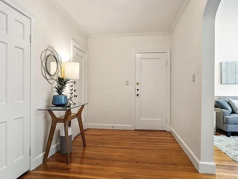 60 Sutherland Rd #1 — Photo 5