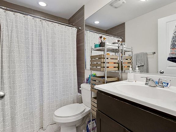 5th image of 1821 W Leland Ave #3S