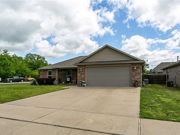 3rd image of 1909 N Messick Ct