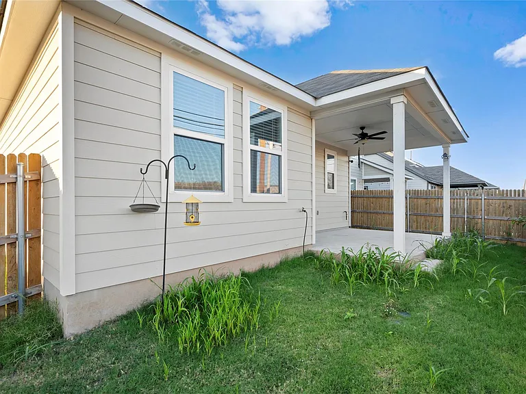 15701 Oglethorpe Dr #100 — Photo 32