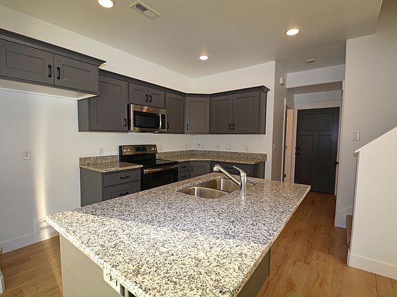 3rd image of 5327 W Cass Ave #10
