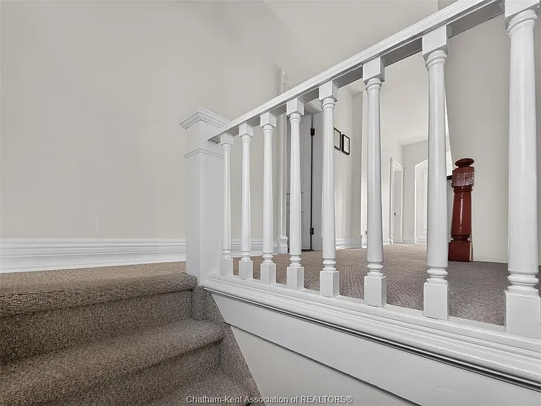 598 Park Ave W — Photo 17